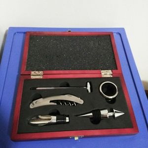Wine accessories set